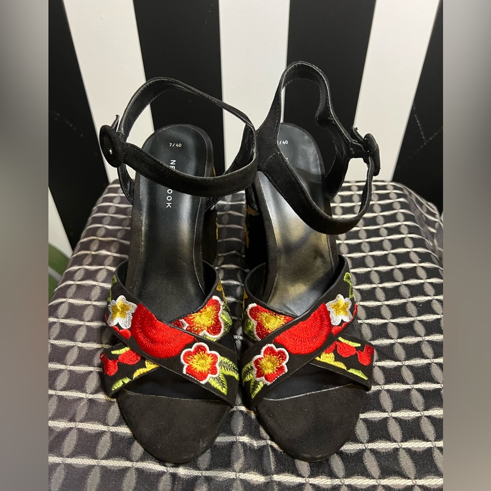 New Look Black Floral Embroidered Boho Block Heels; Sz 9 US; 40 UK - Picture 3 of 6